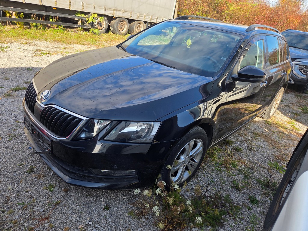 ŠKODA OCTAVIA COMBI  1.6 TDI DSG AMBITION